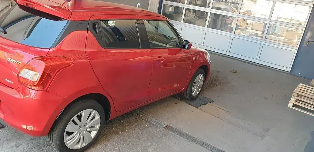 Gebraucht Suzuki Swift Comfort 90 PS (66 kW) 2019 Rot Kleinwagen