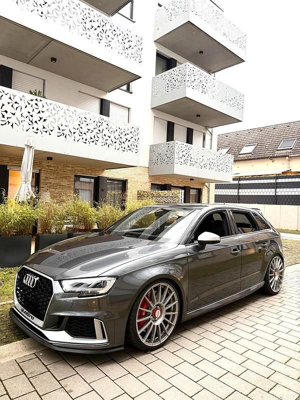 Gebraucht Audi RS3 Ambiente 400 PS (294 kW) 2018 Grau Limousine