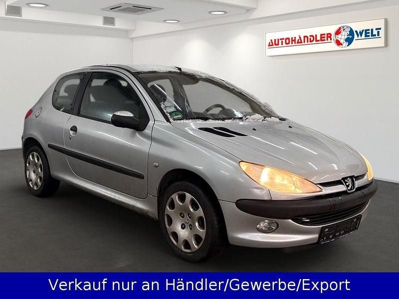 Gebraucht Peugeot 206 109 PS (80 kW) 2003 Silber Kleinwagen