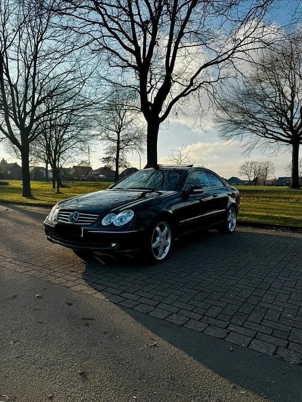 Schwarz Gebraucht 2002 Mercedes CLK320 Coupé | 5.800 € (Fairer Preis) - Bild 1/4