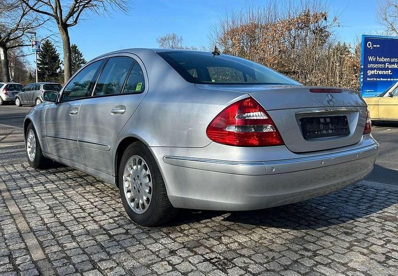 Second-hand Mercedes E200 163 CP (119 kW) 2003 Argintiu Berlinǎ