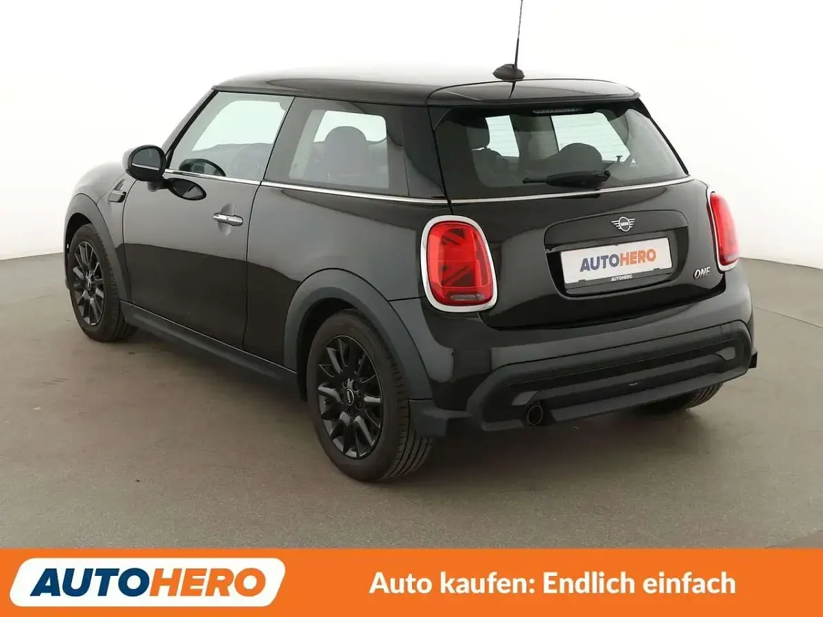 Gebraucht Mini ONE Essential 102 PS (75 kW) 2022 Midnight black Kleinwagen
