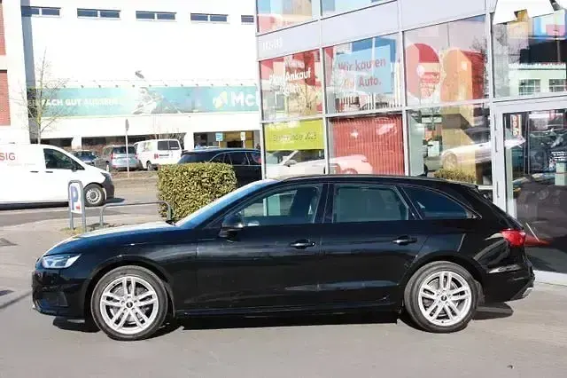 Używany Audi A4 Ambiente 150 KM (110 kW) 2022 Czarny Kombi