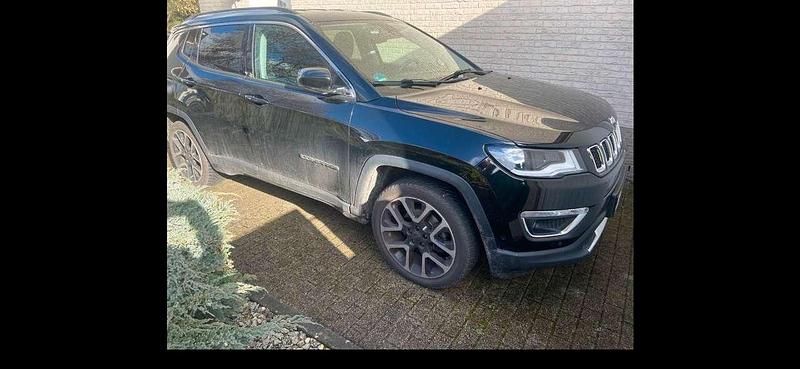 Gebraucht Jeep Compass Limited 140 PS (102 kW) 2018 Schwarz SUV