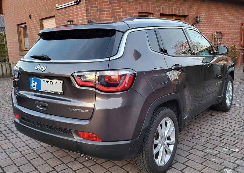 Gebraucht Jeep Compass Limited 131 PS (96 kW) 2021 Grau SUV