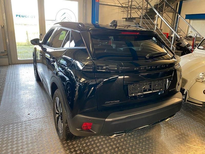 Neu Peugeot 2008 Allure 136 PS (100 kW) 2025 Schwarz SUV