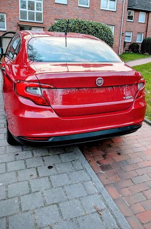Gebraucht Fiat Tipo 95 PS (69 kW) 2017 Rot Limousine