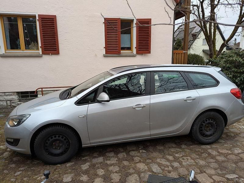 Grau Gebraucht 2016 Opel Astra Limousine | 5.500 € (Guter Preis) - Bild 1/4