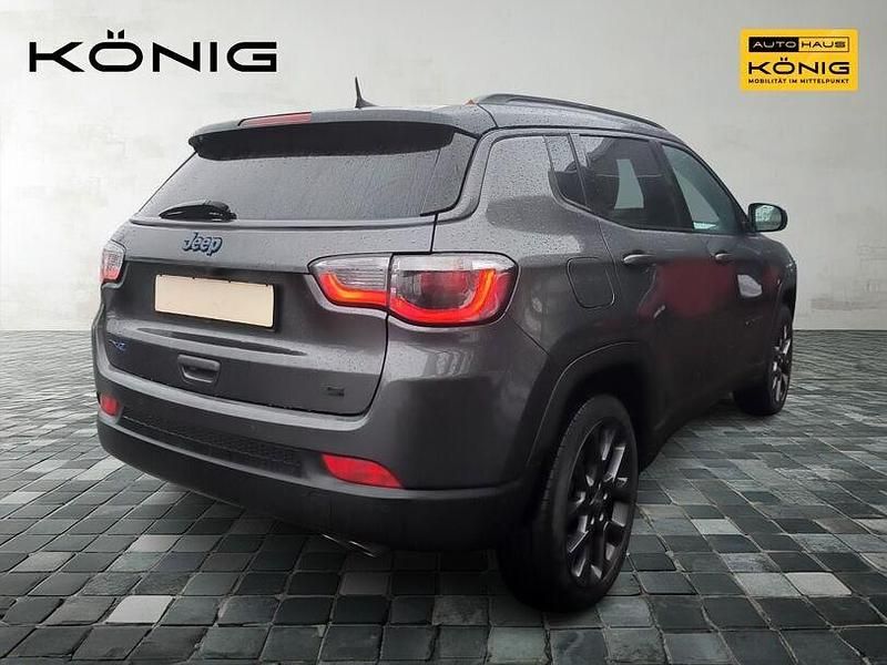 Gebraucht Jeep Compass 180 PS (132 kW) 2021 Zweifarblackierung granite cr SUV