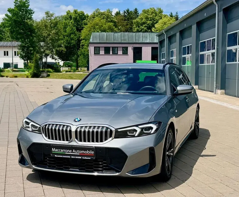 Gebraucht BMW 330 Shadowline 245 PS (180 kW) 2025 Skyscraper grau (metallic) Kombi