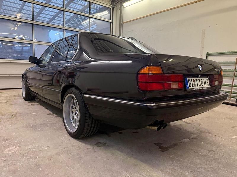 Gebraucht BMW 735 211 PS (155 kW) 1989 Schwarz Limousine