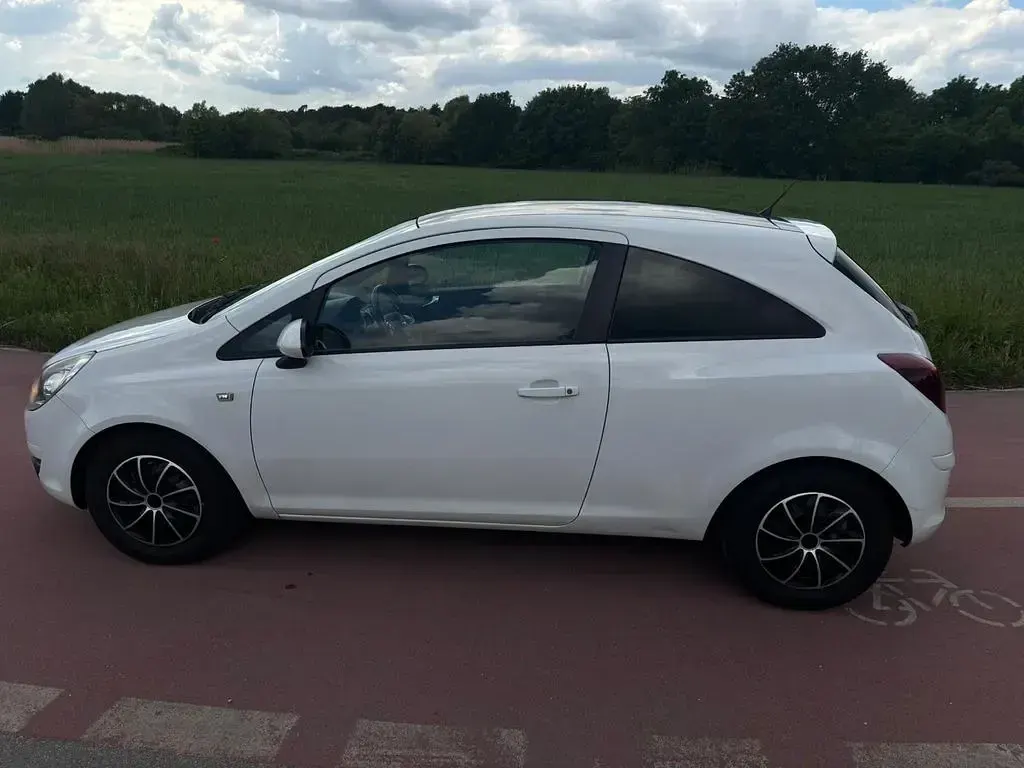 Gebraucht Opel Corsa 80 PS (58 kW) 2009 Weiß Kleinwagen