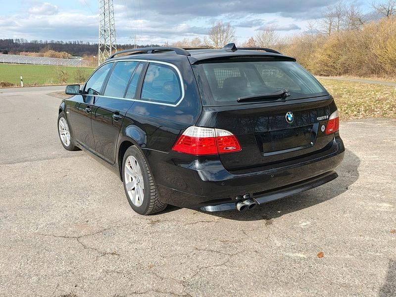 Gebraucht BMW 523 Advantage 190 PS (139 kW) 2009 Schwarz Kombi