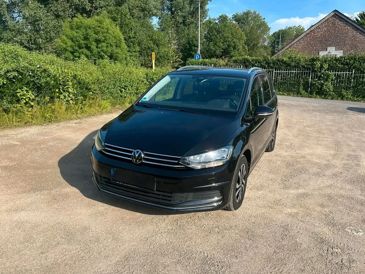 Gebraucht VW Touran 150 PS (110 kW) 2023 Schwarz Van / Kleinbus