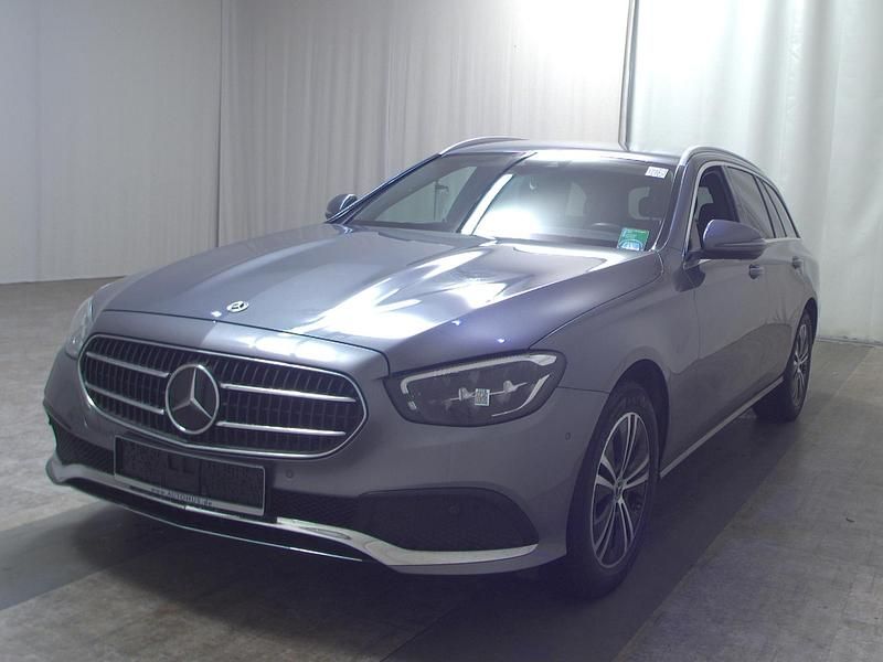 Gebraucht Mercedes E220 Avantgarde 200 PS (147 kW) 2023 Grau Kombi