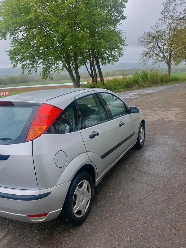 Second-hand Ford Focus 101 CP (74 kW) 2002 Argintiu Hatchback