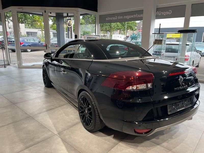 Gebraucht Renault Mégane Cabriolet Dynamique 110 PS (80 kW) 2012 Schwarz Cabrio