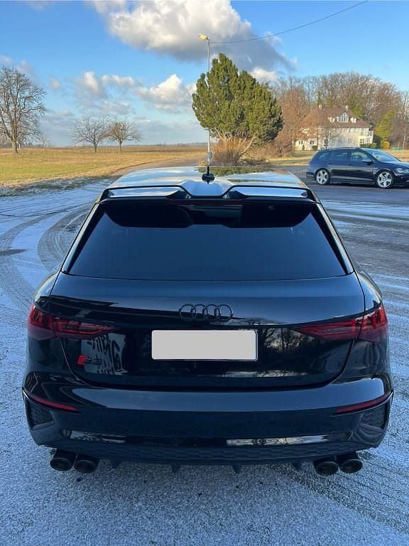 Gebraucht Audi S3 Ambiente 310 PS (228 kW) 2023 Schwarz Limousine