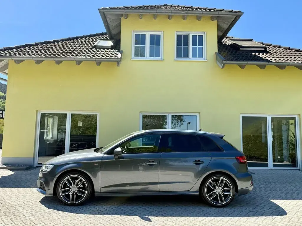 Second-hand Audi A3 S-Line 150 CP (110 kW) 2019 Gri Berlinǎ