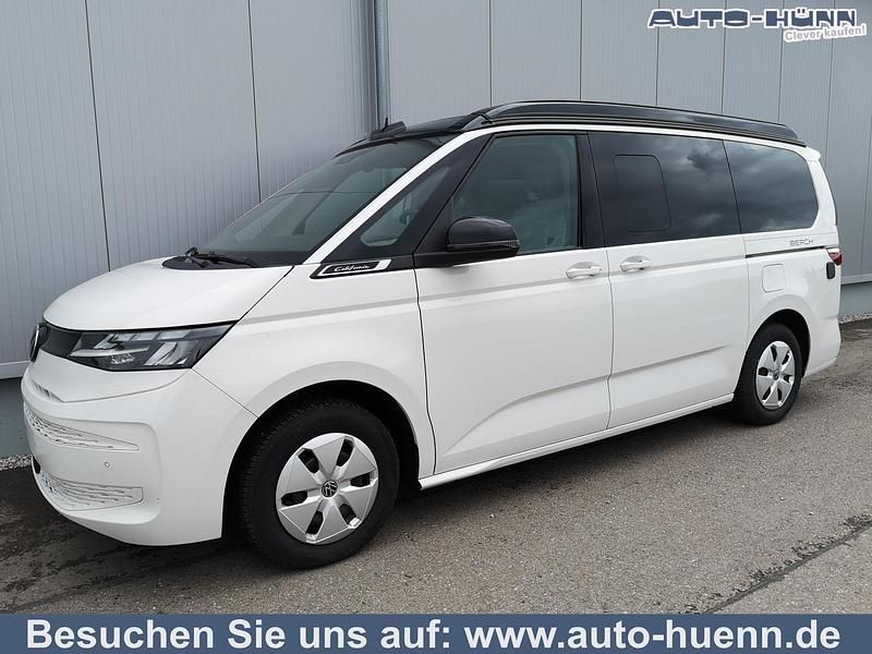 Candyweiß dach schwarz Gebraucht 2024 VW T7 Beach Van | 58.215 € (Guter Preis) - Bild 1/4
