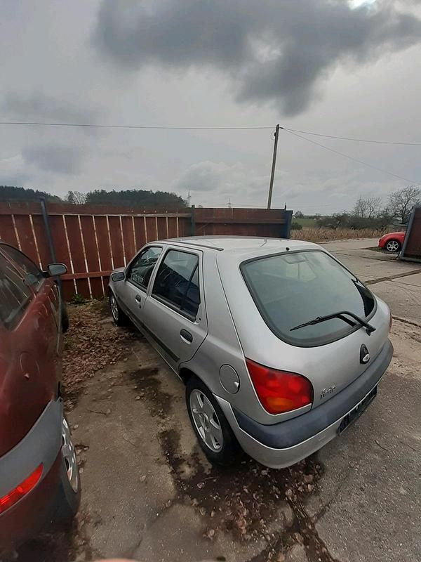 Gebraucht Ford Fiesta 2001 Silber Kleinwagen
