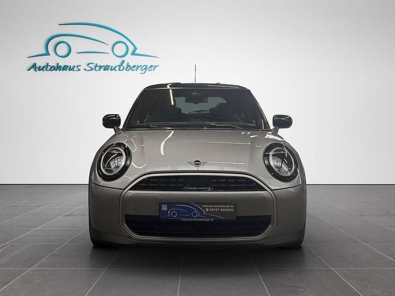 Gebraucht Mini Cooper Favoured 156 PS (114 kW) 2024 Silberkeine angabe Kleinwagen
