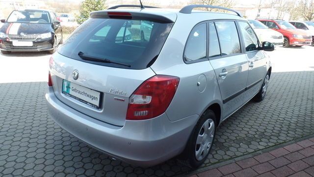 Gebraucht Skoda Fabia Comfort 105 PS (77 kW) 2011 Silber metallic Kleinwagen