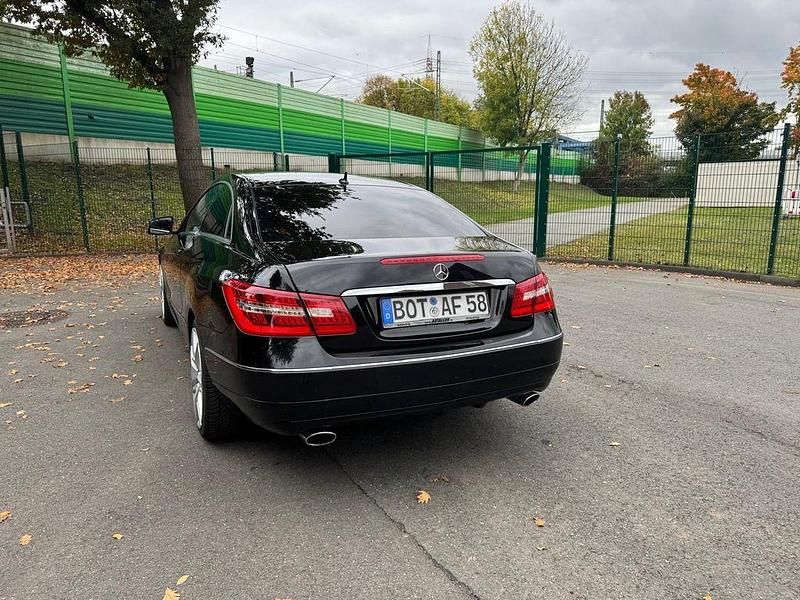 Gebraucht Mercedes E350 265 PS (194 kW) 2013 Schwarz Coupé