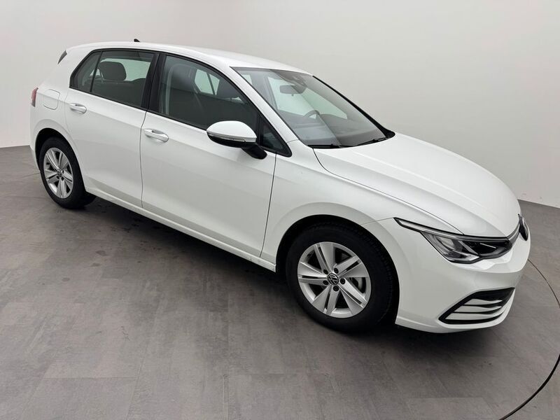 Gebraucht VW Golf VIII Life 131 PS (96 kW) 2024 Pure white Kleinwagen