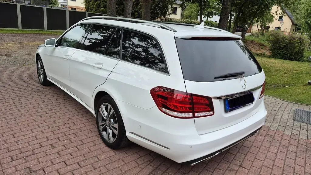 Gebraucht Mercedes E300 Avantgarde 231 PS (169 kW) 2015 Weiß Limousine