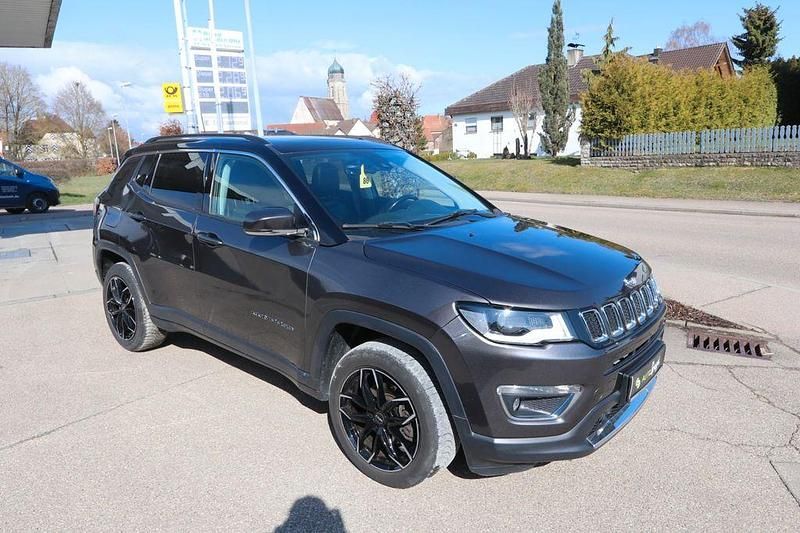 Gebraucht Jeep Compass Limited 140 PS (102 kW) 2017 Grau SUV