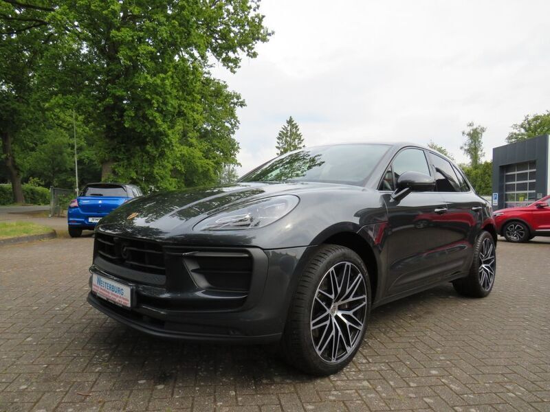 Grau Gebraucht 2022 Porsche Macan Basis SUV | 62.000 € (Fairer Preis) - Bild 1/4