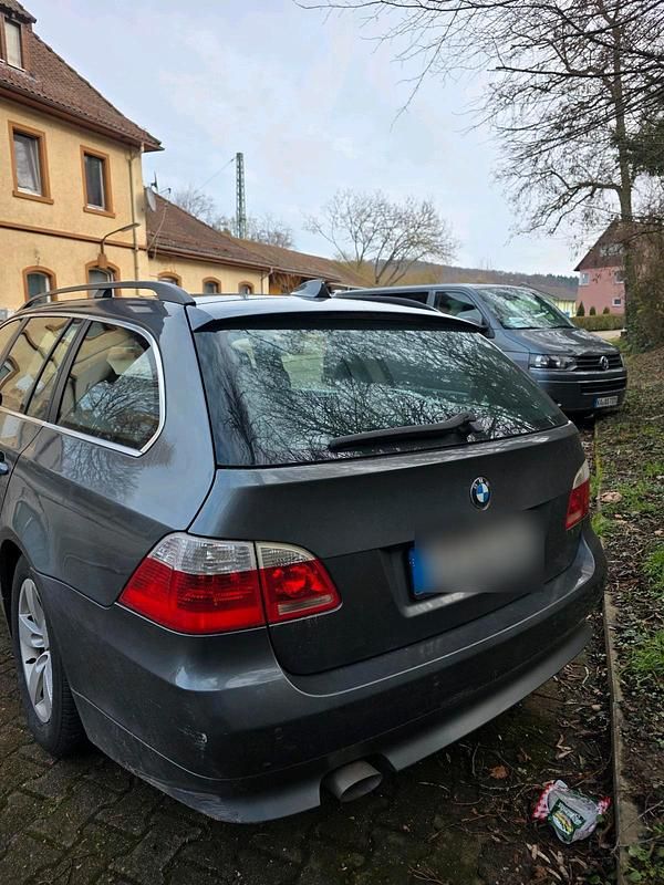 Gebraucht BMW 520 163 PS (119 kW) 2006 Grau Kombi