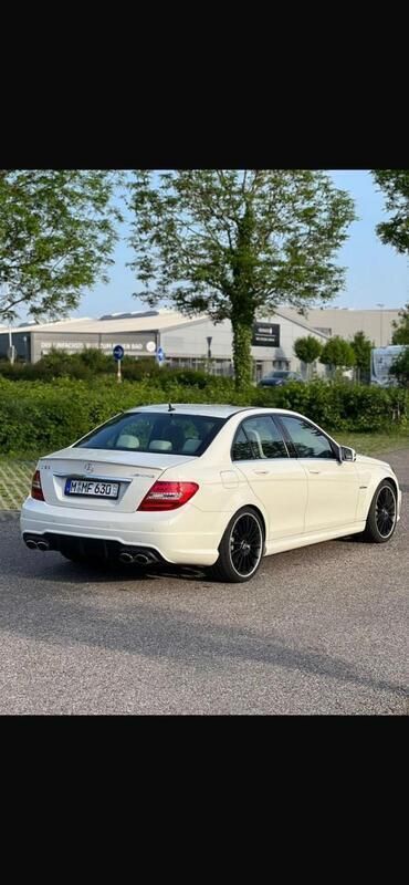 Weiß Gebraucht 2012 Mercedes C63 AMG AMG Limousine | 47.000 € - Bild 1/4