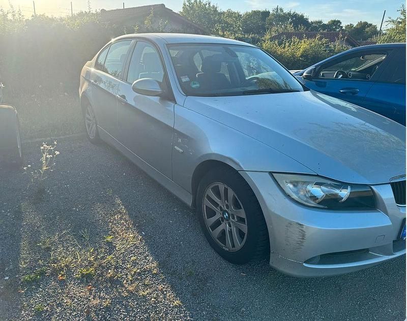 Gebraucht BMW 320 150 PS (110 kW) 2007 Grau Limousine