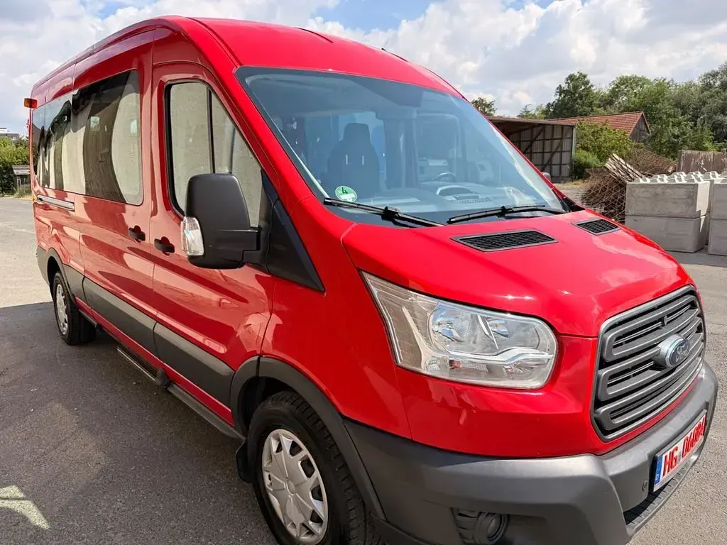 Gebraucht Ford Transit Trend 105 PS (77 kW) 2018 Rot Van
