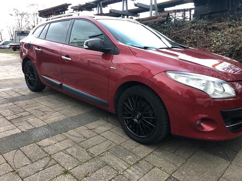 Gebraucht Renault Mégane GrandTour Expression 130 PS (95 kW) 2011 Grün Kombi