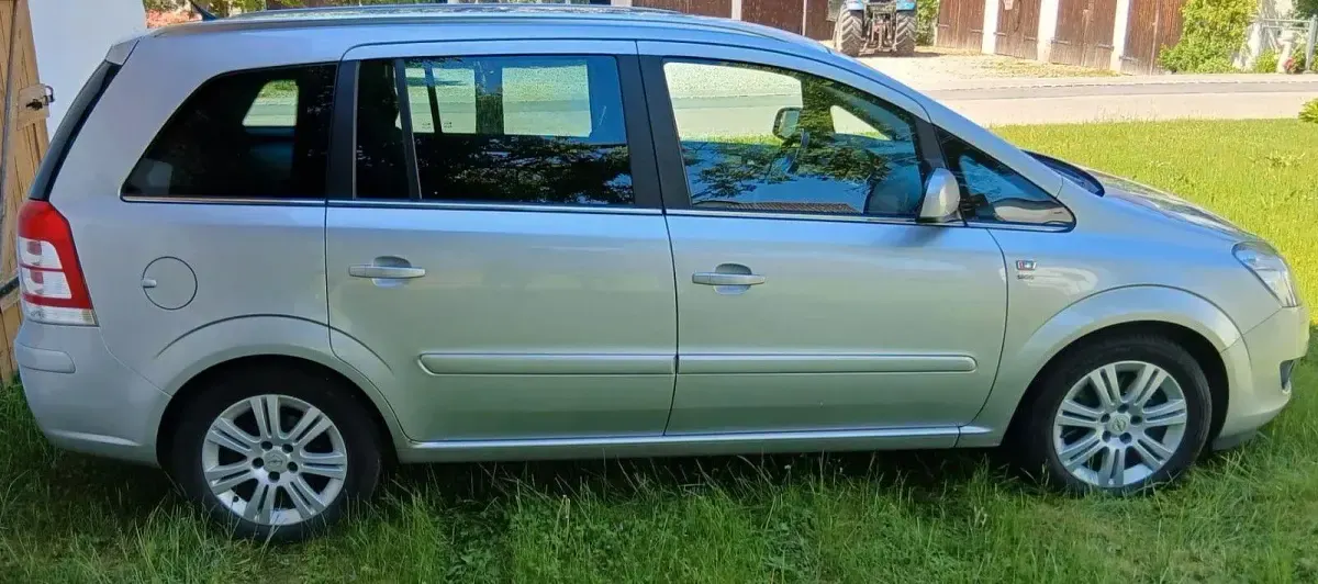 Gebraucht Opel Zafira Family 125 PS (91 kW) 2012 Silber Van / Kleinbus