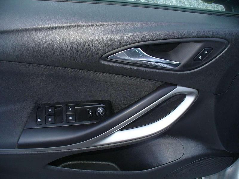 Gebraucht Opel Astra Edition 110 PS (80 kW) 2018 Argon silber Kombi
