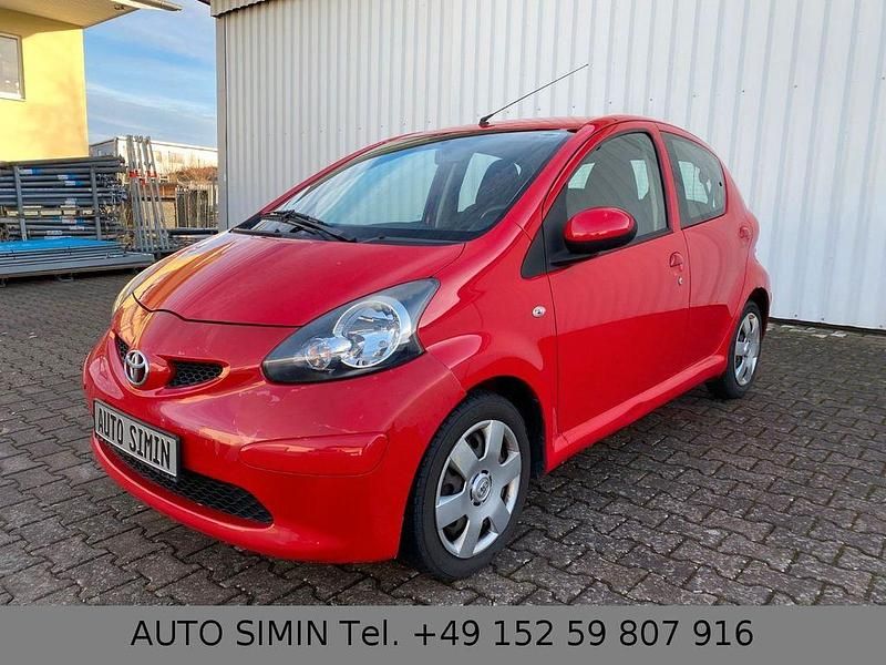 Gebraucht Toyota Aygo Cool 68 PS (50 kW) 2008 Rot Kleinwagen