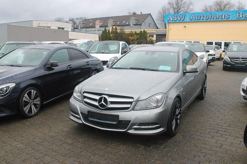 Gebraucht Mercedes C180 156 PS (114 kW) 2011 Grau Coupé