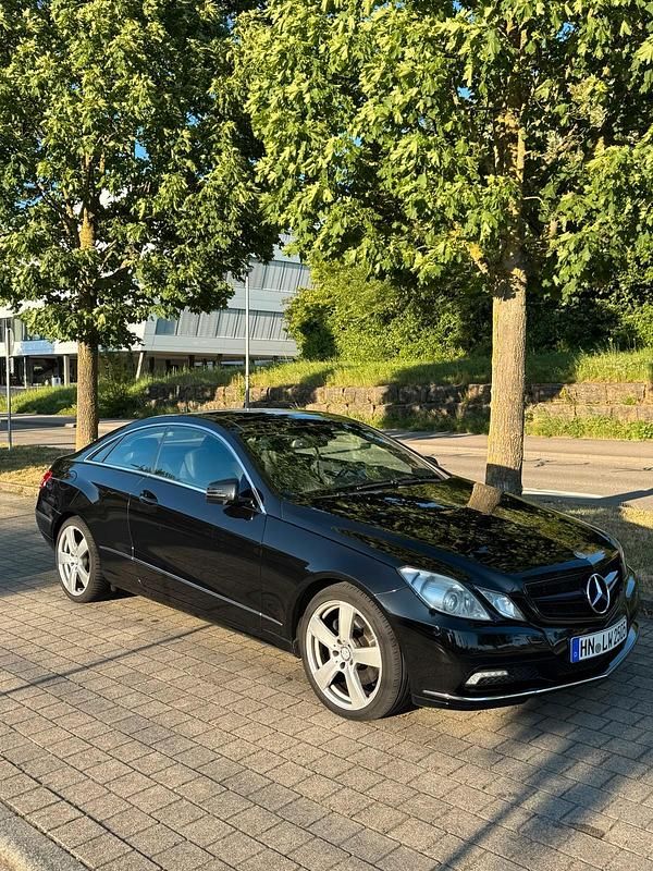 Schwarz Gebraucht 2010 Mercedes E350 Coupé | 6.900 € (Superpreis) - Bild 1/4