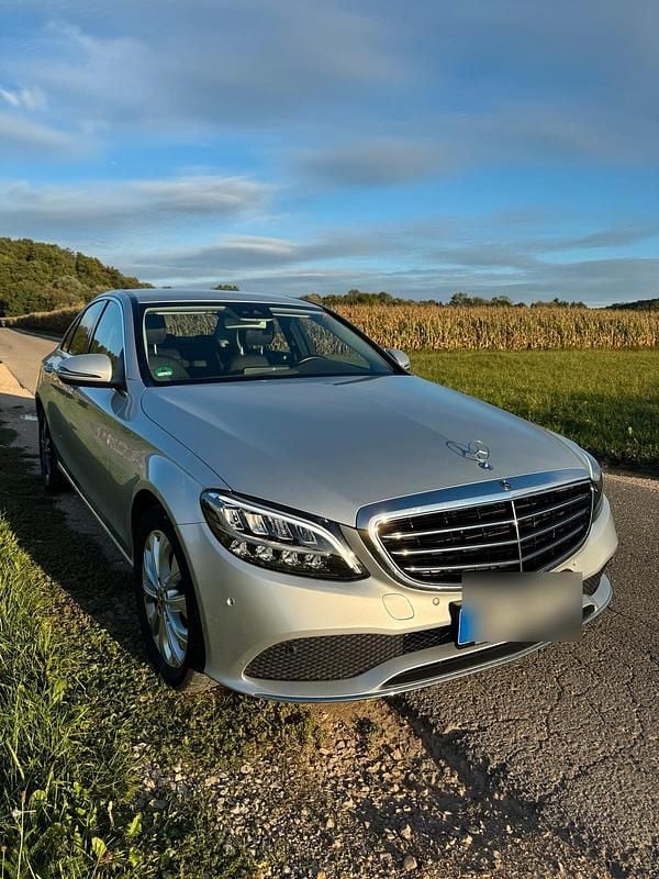 Silber Gebraucht 2018 Mercedes C200 Limousine | 23.900 € - Bild 1/4