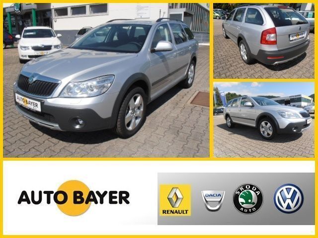 Silber metallic Gebraucht 2013 Skoda Octavia Scout Kombi | 24.490 € - Bild 1/4