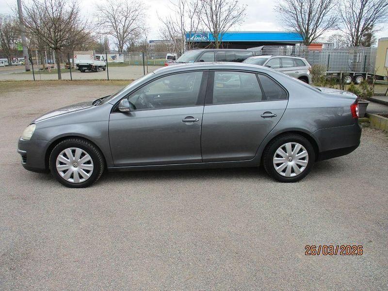 Gebraucht VW Jetta Trendline 116 PS (85 kW) 2006 Silber Limousine