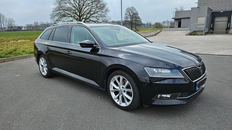 Schwarz Gebraucht 2016 Skoda Superb Style Kombi | 14.500 € (Superpreis) - Bild 1/4