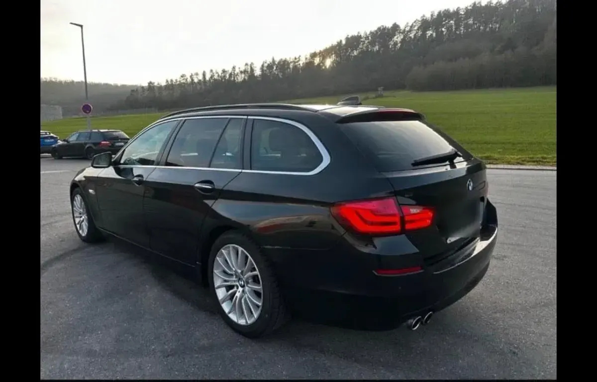 Gebraucht BMW 530 Sport Line 258 PS (189 kW) 2010 Schwarz Kombi