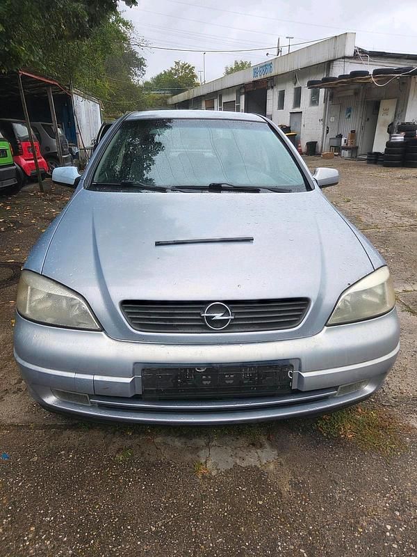 Silber Gebraucht 2001 Opel Astra Limousine | 1.300 € (Fairer Preis) - Bild 1/4
