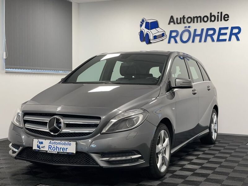 Grau metallic Gebraucht 2011 Mercedes B200 Van / Kleinbus | 11.990 € (Teuer) - Bild 1/4