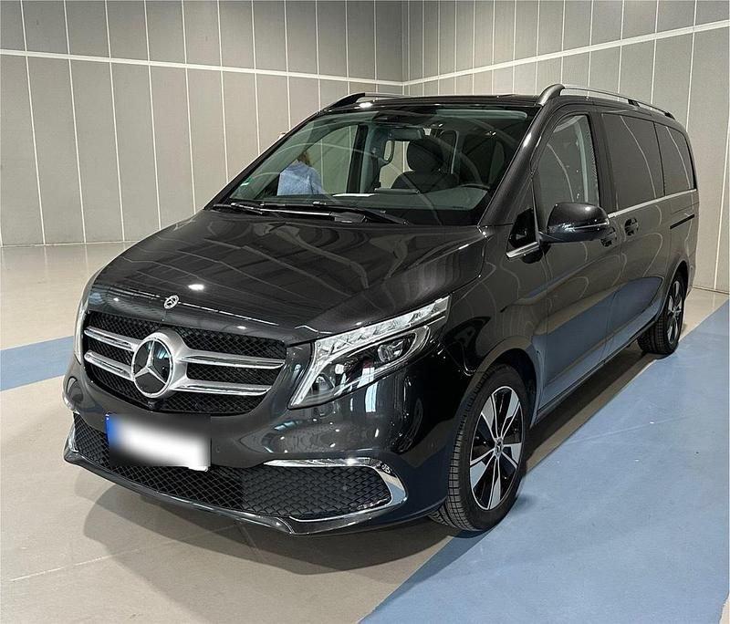 Schwarz Gebraucht 2022 Mercedes V300 Avantgarde Edition Van / Kleinbus | 59.900 € (Fairer Preis) - Bild 1/4